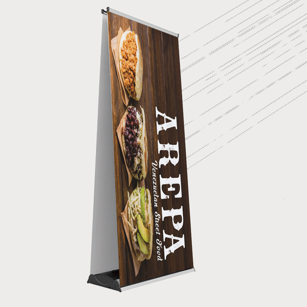 Roll Up Waterbase Outdoor mit brauner bedruckter Bespannung